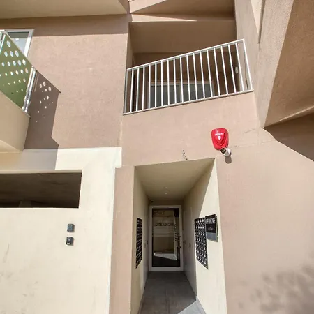 Offshore In St Julians Centre * San Ġiljan