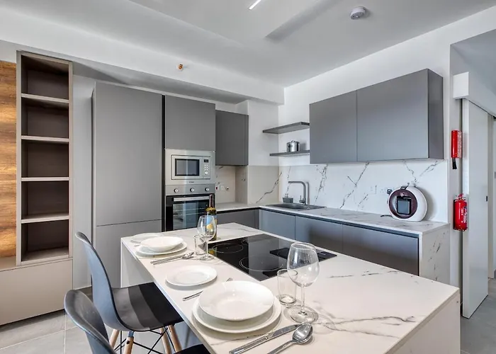 Offshore In St Julians Centre Apartman San Ġiljan