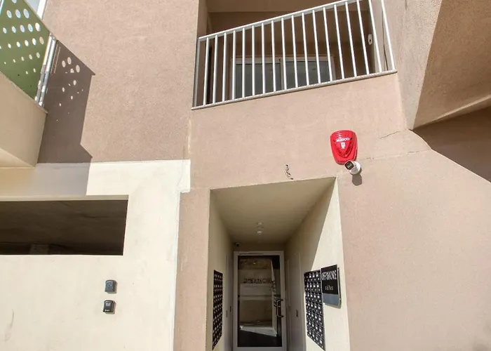 Offshore In St Julians Centre * San Ġiljan